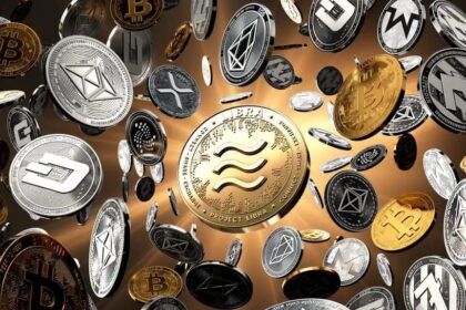 Is a Market Crash Coming? Analyst Warns of Bearish Altcoin Trends